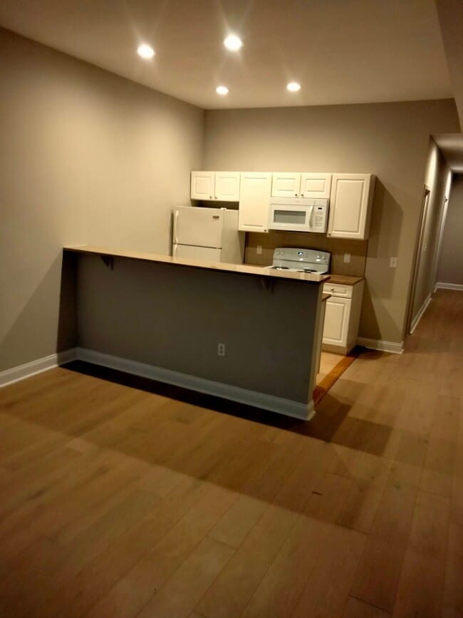 Building Photo - 44 Imlay St