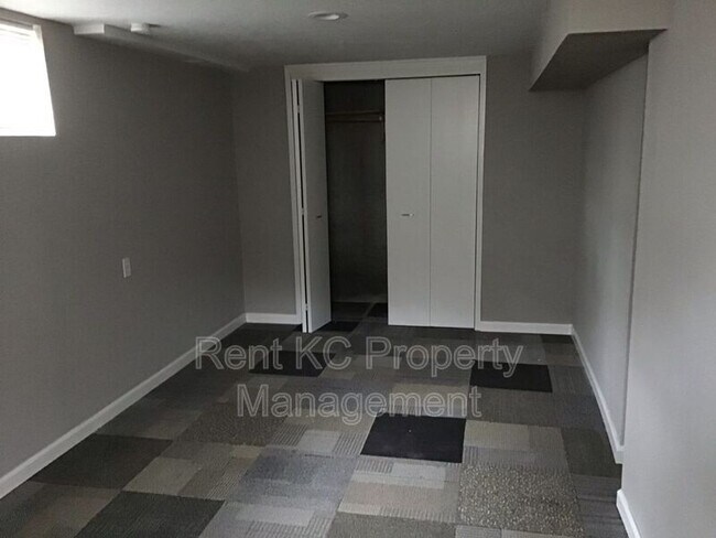 Building Photo - 5034 Hawthorne Ave