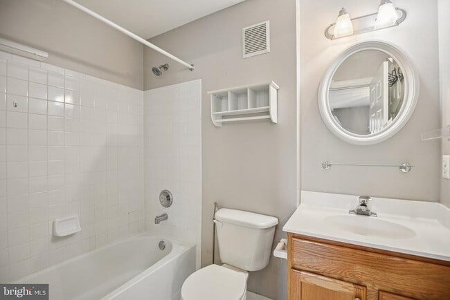 Building Photo - 8154 Skelton Cir