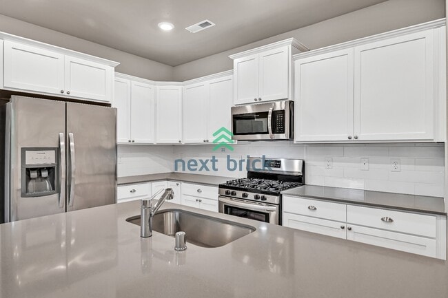 Building Photo - 3 Bed, 2.5 Bath Beautiful Townhouse Available for Rent!