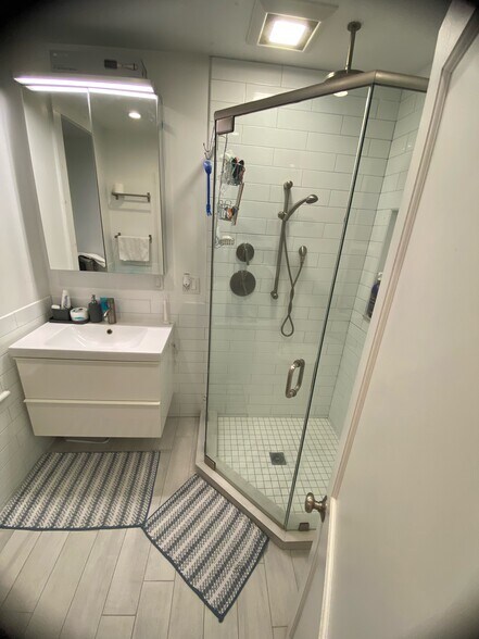 Building Photo - 41 Symphony Rd