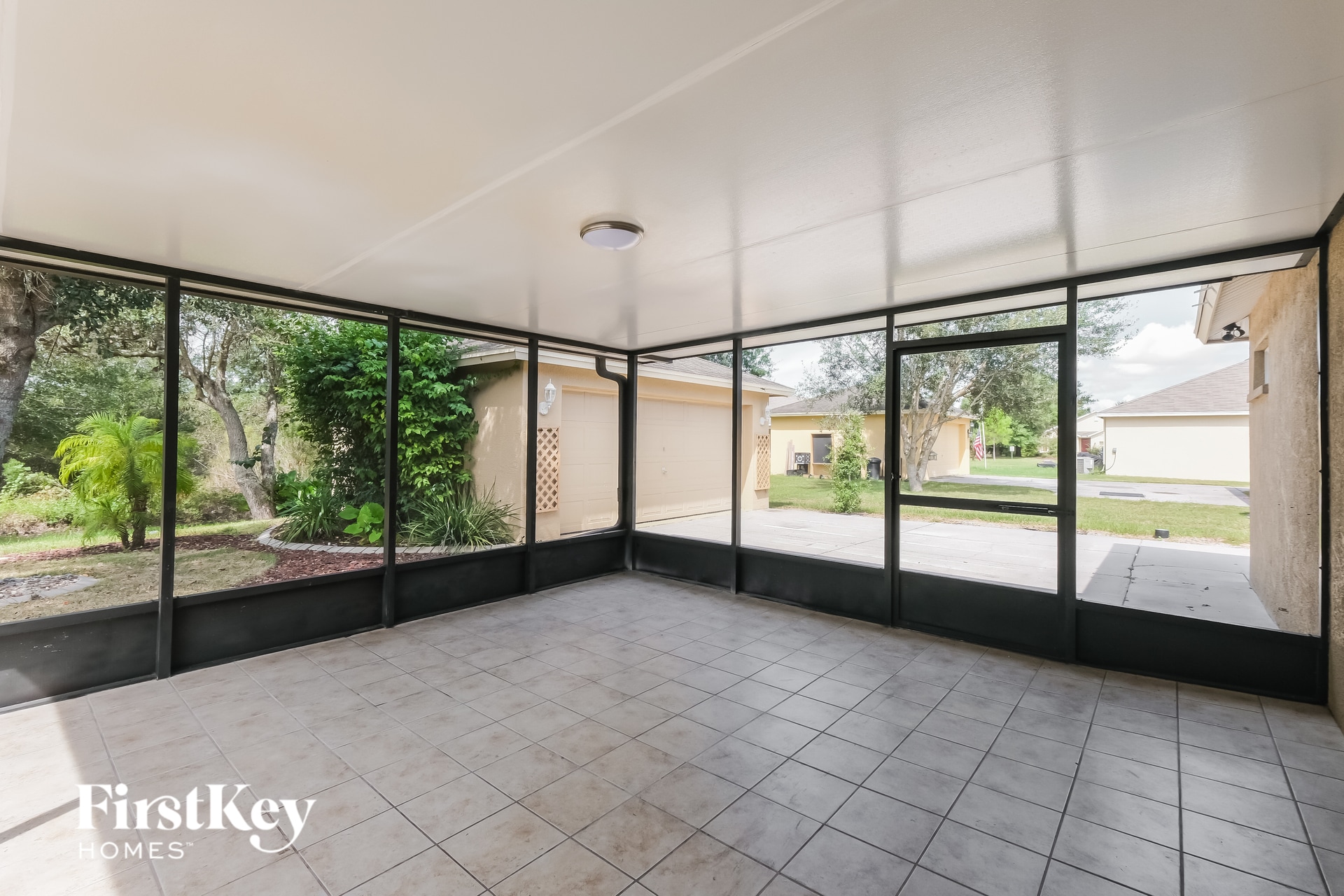 Building Photo - 9728 Highland Ridge Dr