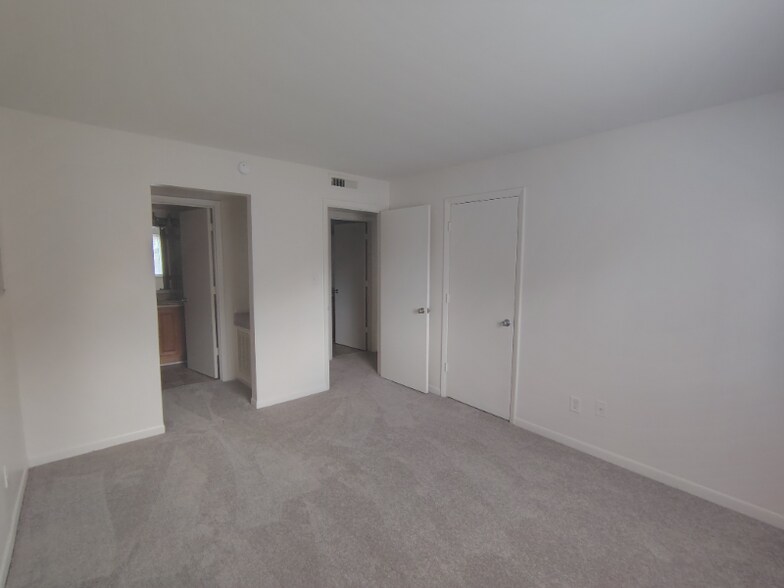 Building Photo - 600 Reusens Rd