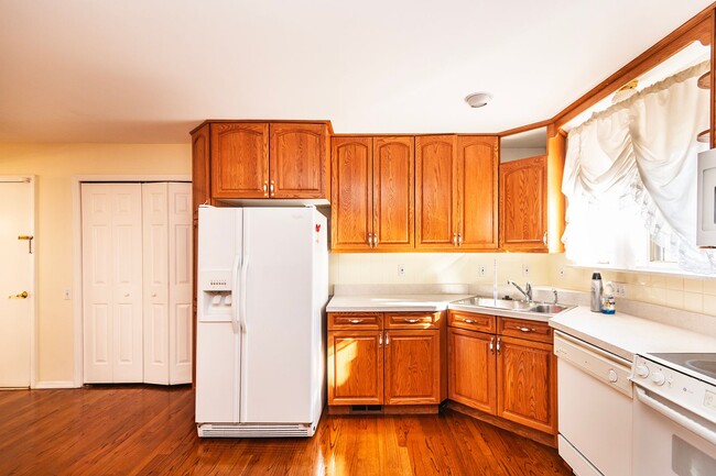 Building Photo - Beautiful 4 Bedroom 3 Bathroom South County Home