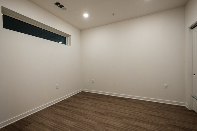 Building Photo - South Austin 2BR Condo with Balcony & Luxury Amenities