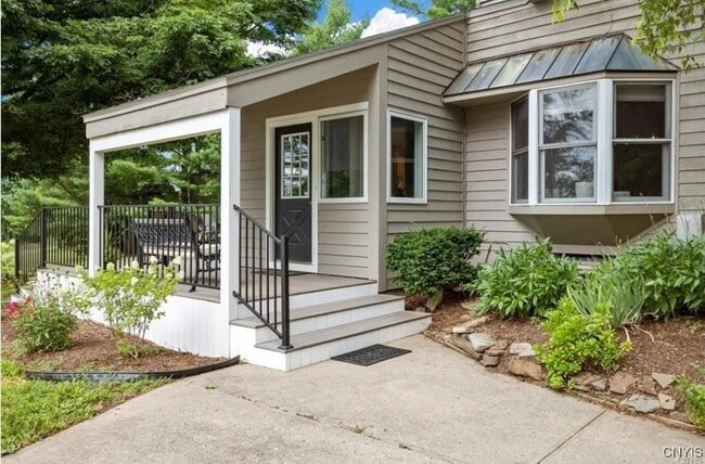 Building Photo - 2943 Lumbard Rd