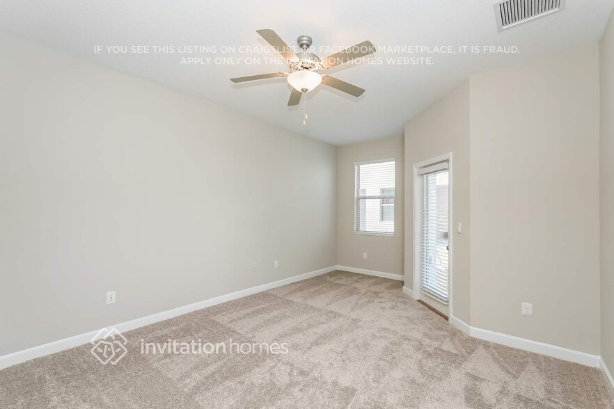Building Photo - 2883 Coach Manors Way