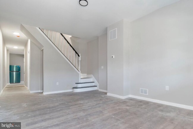 Building Photo - 3026 W Garrison Ave