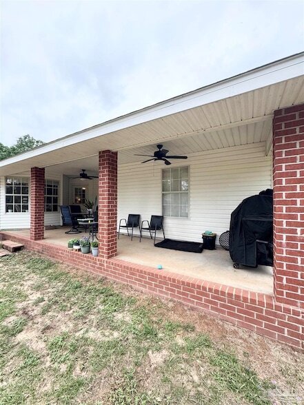 Building Photo - 9909 S Trace Rd