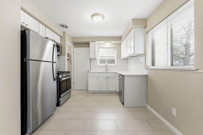 Building Photo - 19411 Rensellor St