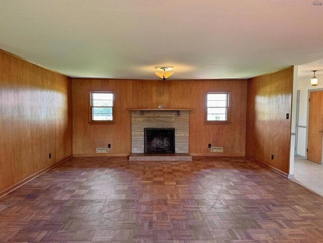 Building Photo - 4115 Rivercrest Dr