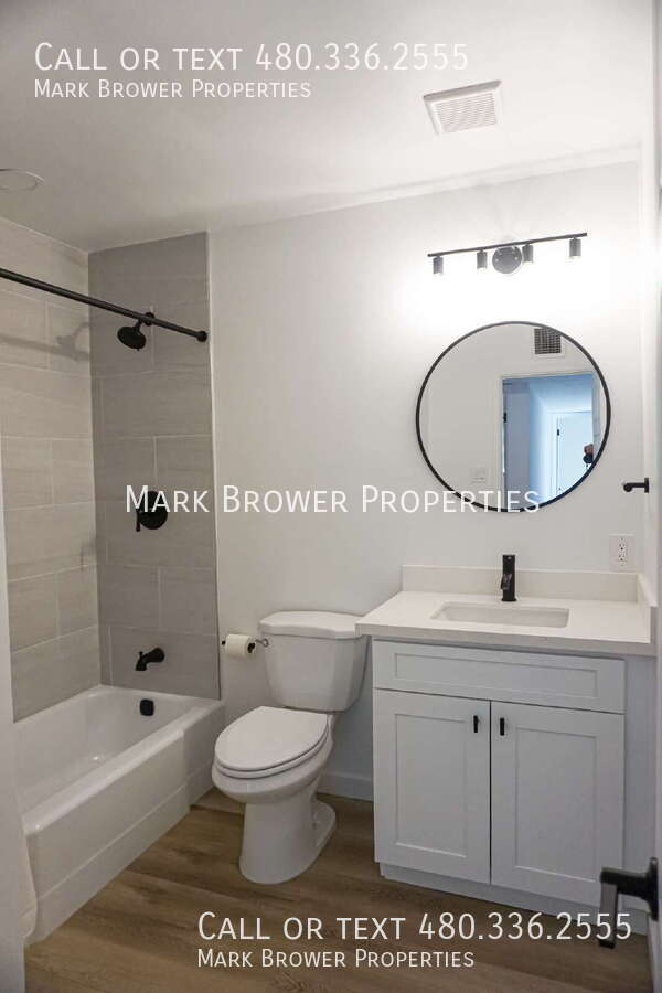 Building Photo - 713 S Darrow Dr