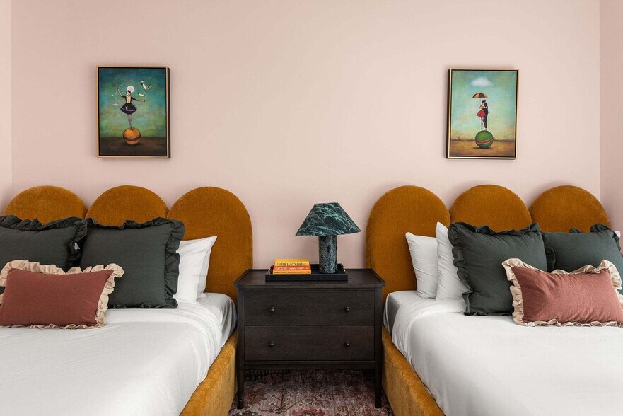 Building Photo - 772 E Argyle Ave