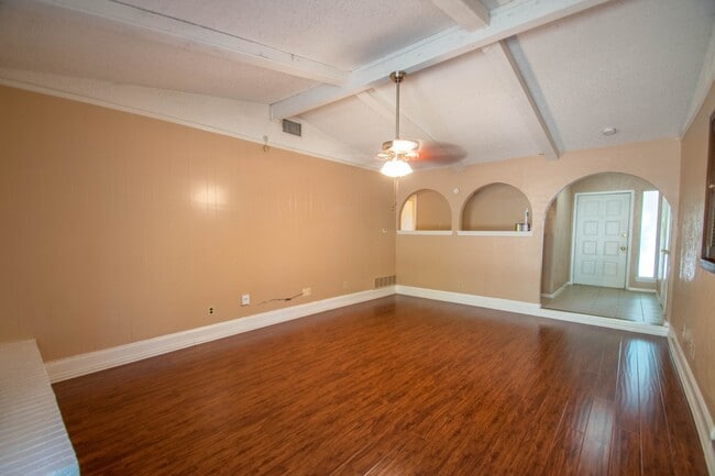 Building Photo - Charmer in Arlington
