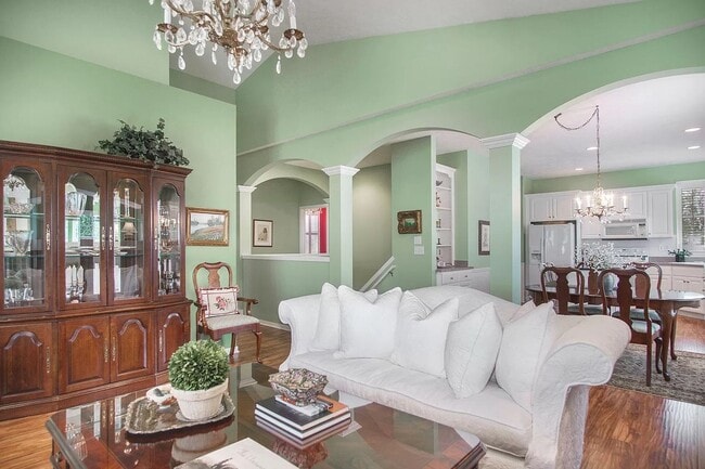 Building Photo - SOUTH SIDE HOLLAND 4 BED 3 BATH HOME