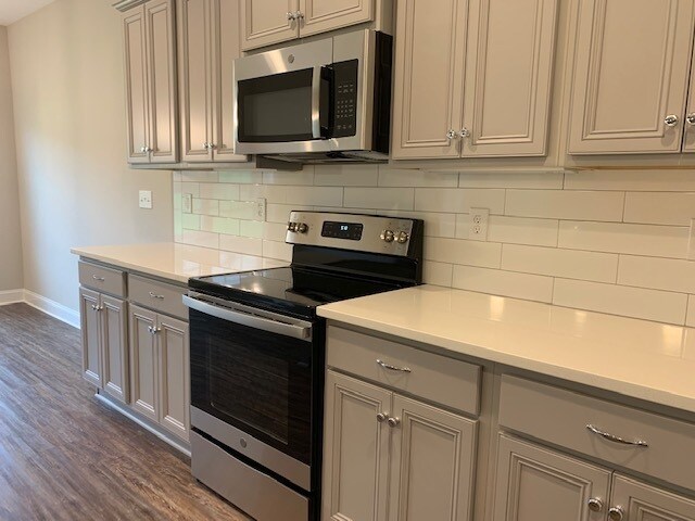 Building Photo - Lovely Newly Built Home Just Mins from Hun...