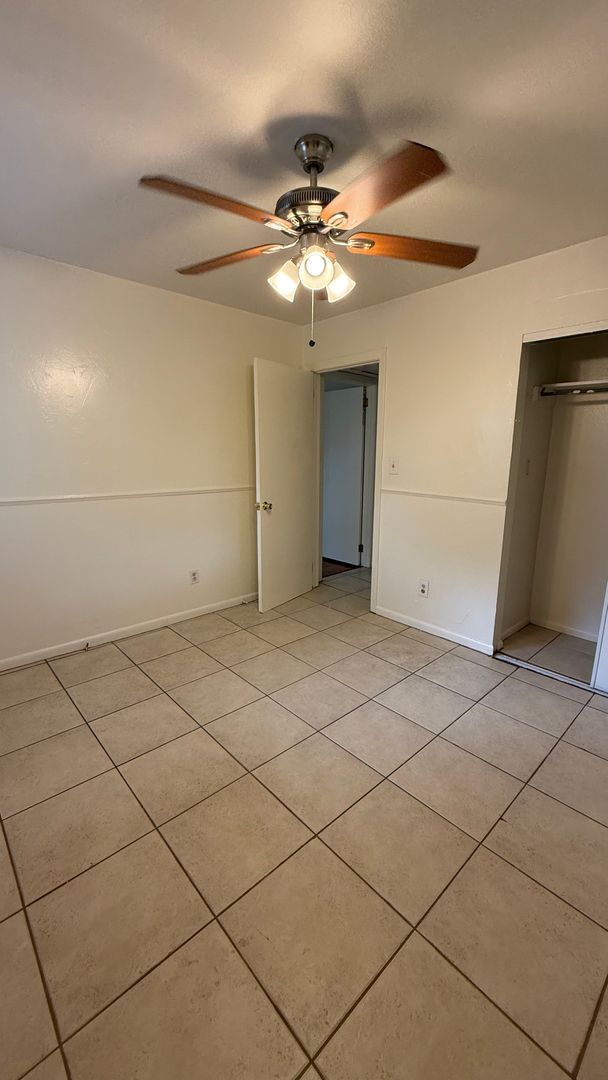 Building Photo - 4/2 House on Atkamire Drive, large yard! A...