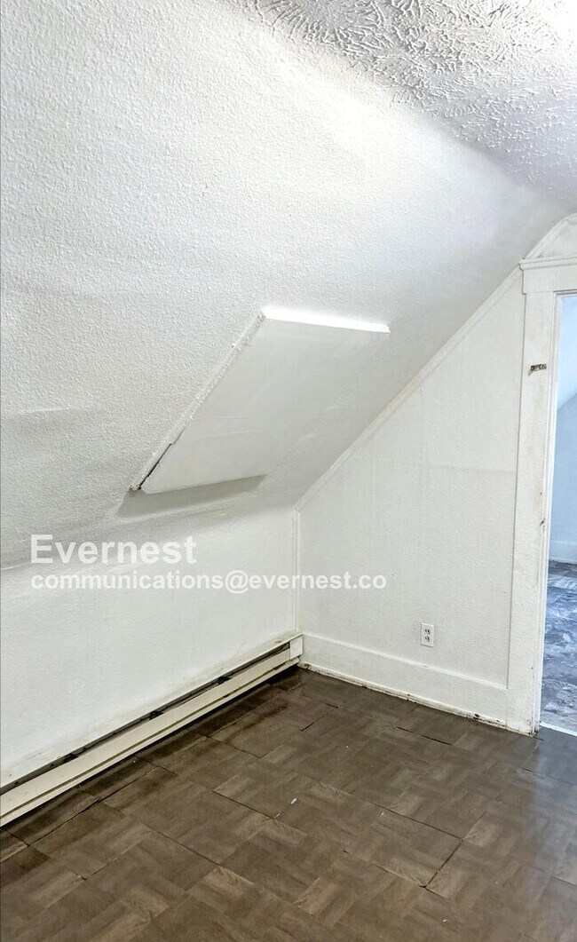 Building Photo - 2213 E 82nd St