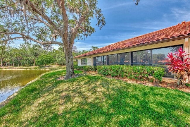 Building Photo - 5651 Golf Pointe Dr