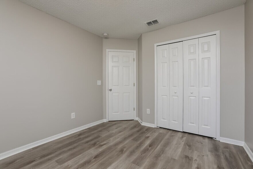 Building Photo - 2253 Heathwood Cir