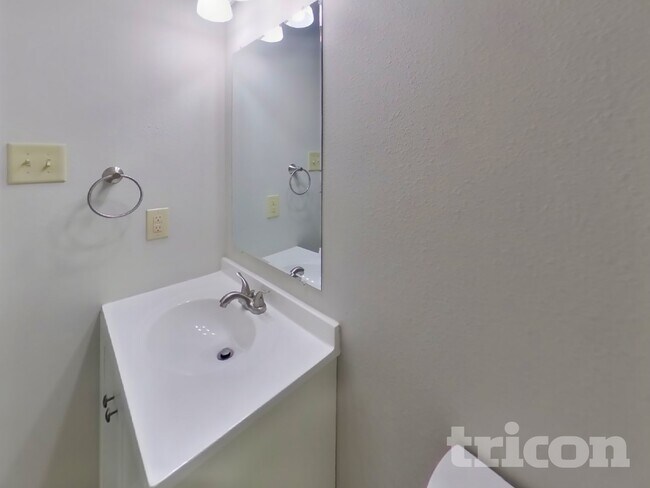 Building Photo - 10775 Wymm Ln