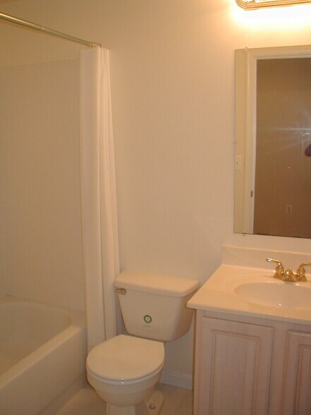 Full Bath - 2nd View - 1619 12th St NW