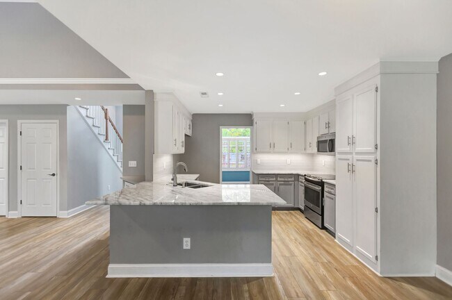Building Photo - Beautiful Home in The Hamlets
