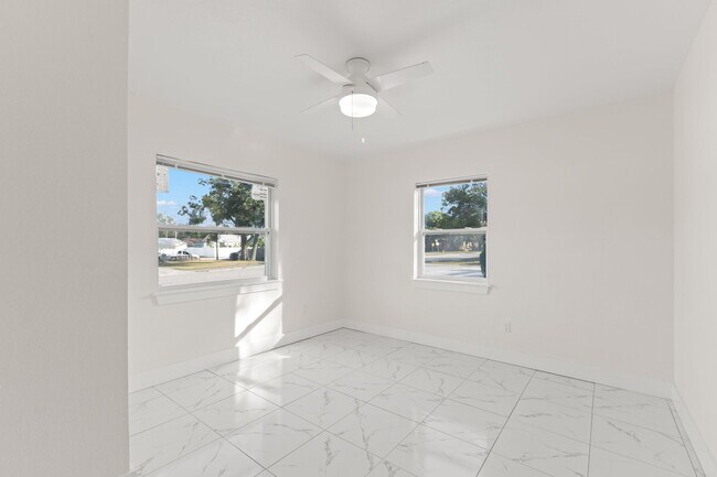 Building Photo - 211 37th St S