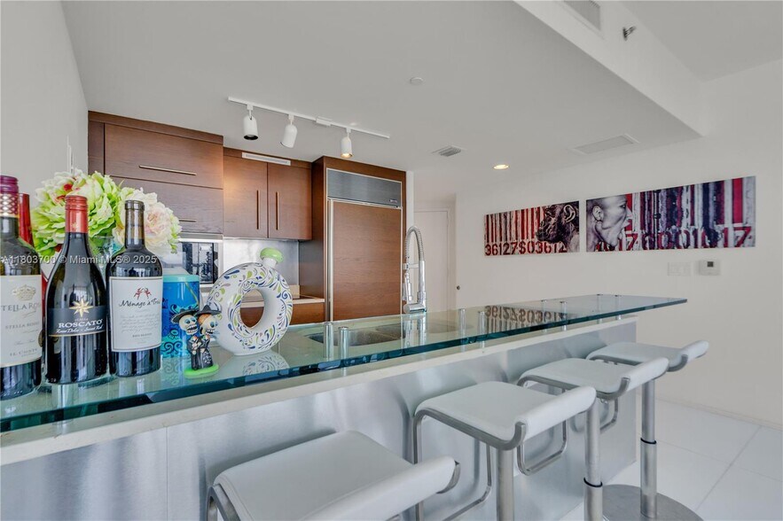 Building Photo - 465 Brickell Ave