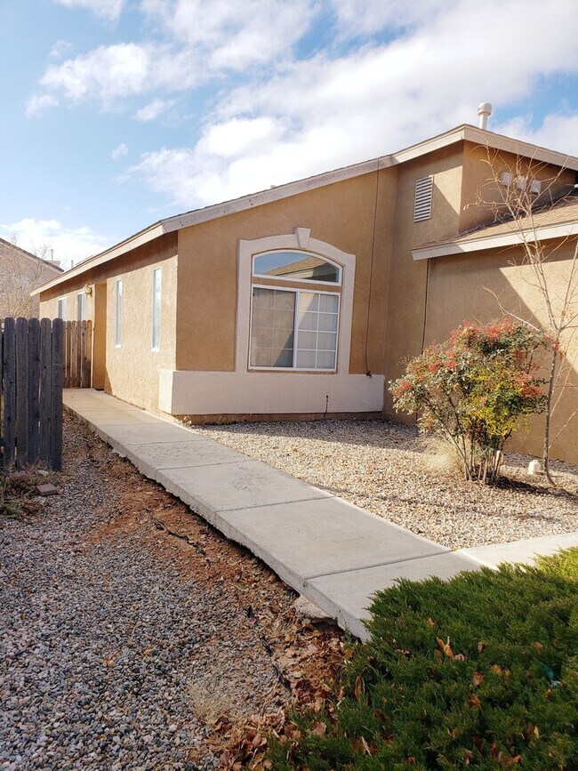 Primary Photo - Great home in Enchanted Hills - 3 bed, 2 b...