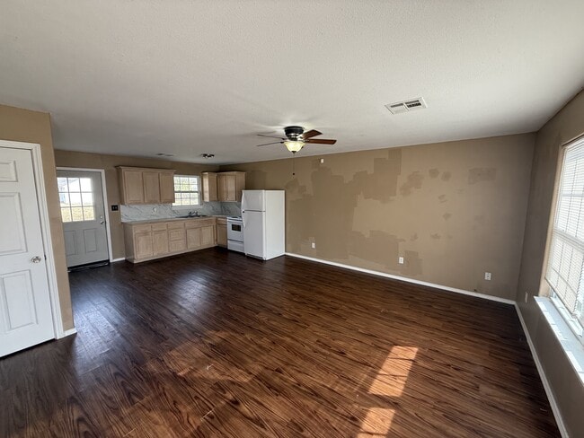 Building Photo - 730 W 14th St