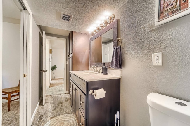 Building Photo - Cozy Arvada Downstairs Duplex Available Now!