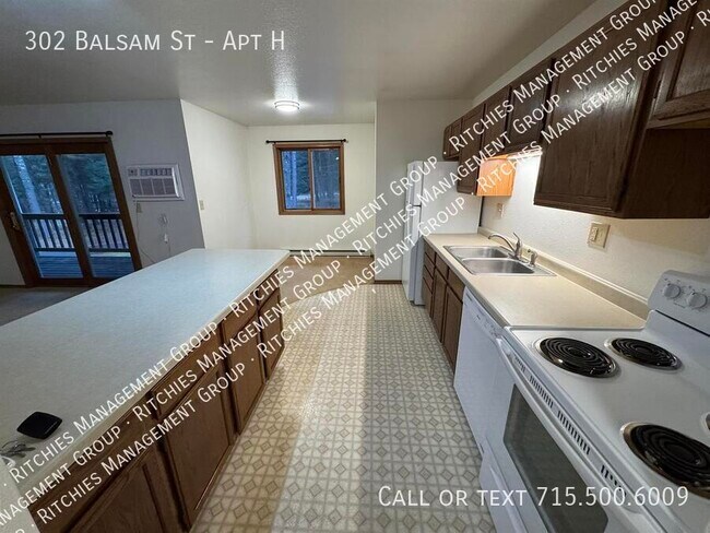 Building Photo - 302 Balsam St