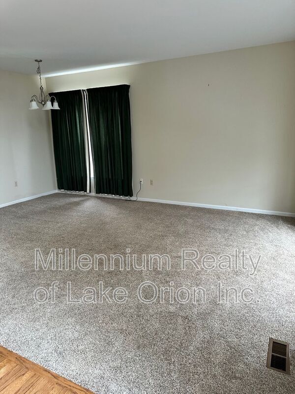 Building Photo - 3189 Silverbrook Dr