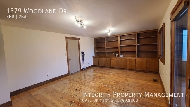 Building Photo - 1579 Woodland Dr