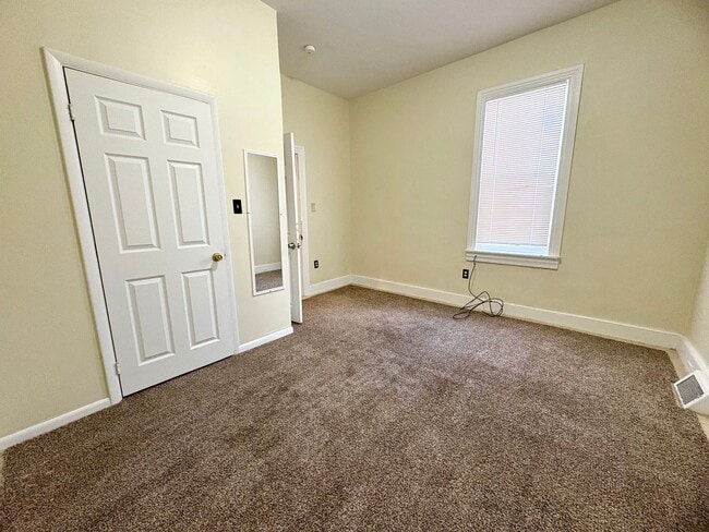 Building Photo - 4 Bedroom 1 Bathroom Rowhome in Reading w/Bonus Room! *For a Limited Time- $500 Off Your First Mo...