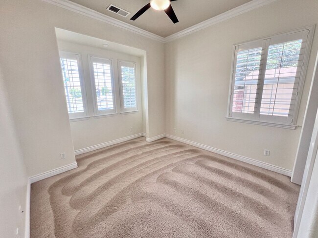 Building Photo - $2,695 Bullard & Hwy 99, 4 Bedroom With So...