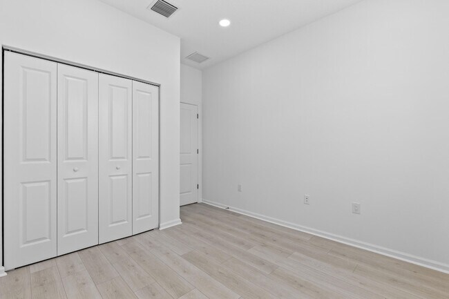 Building Photo - 4404 Longwood Lk Sq