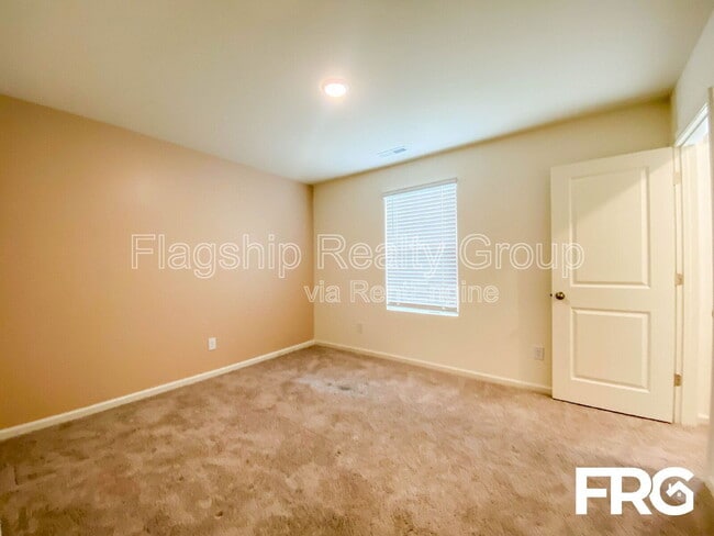 Building Photo - 300 Kenison Way