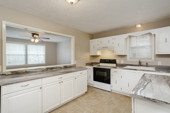 Building Photo - 121 Highland Dr