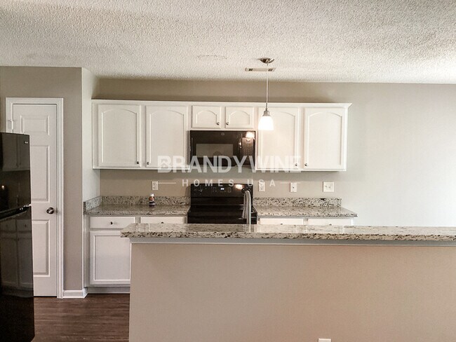 Building Photo - One month  FREE RENT!!!