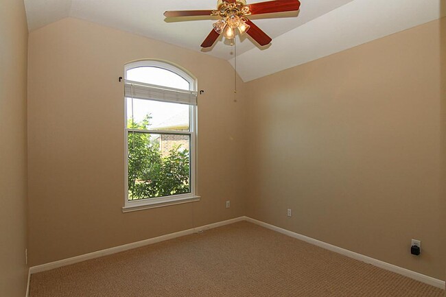 Building Photo - 2758 Laguna Pointe Dr