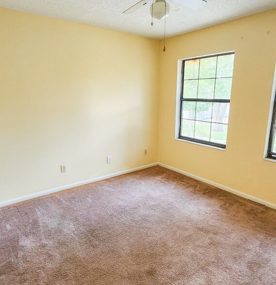 Building Photo - 486 Tamarack St