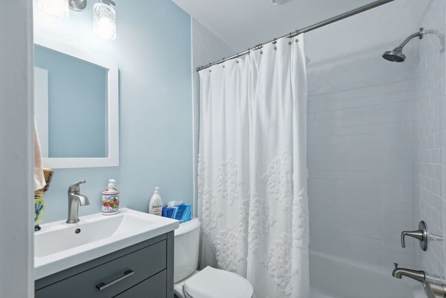Building Photo - Totally update and impeccably maintained 4...