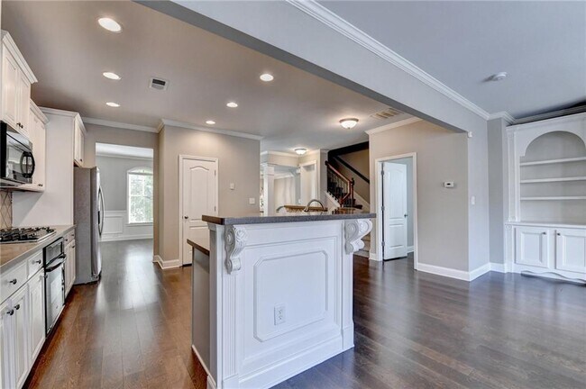 Building Photo - 812 Red Hart Ln