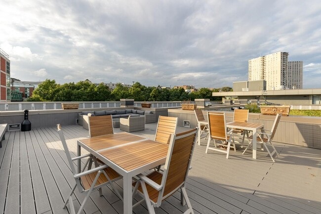 Building Photo - 800 Jackson St