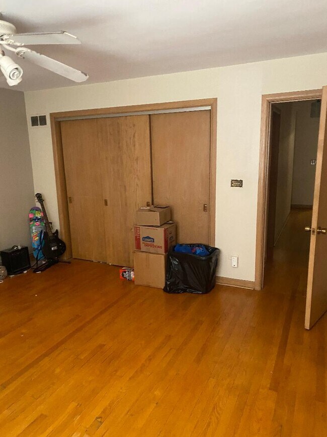 Building Photo - 209 W 23rd St