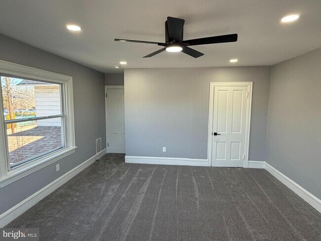 Building Photo - 124 W Butler Pike