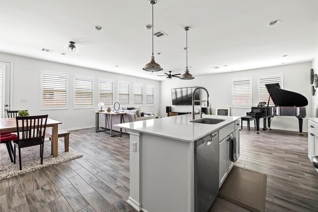 Building Photo - 9105 Garnet Dr