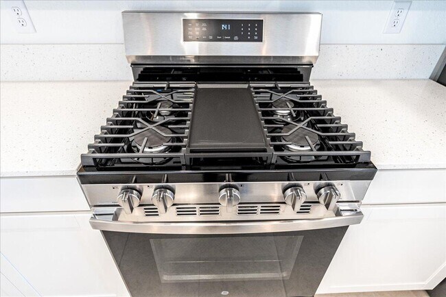 Building Photo - 11161 NW Fernbrook Dr